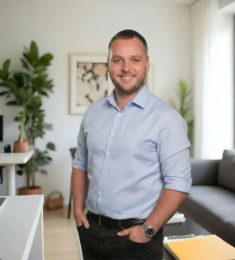 Daniel Smolík, finanční poradce